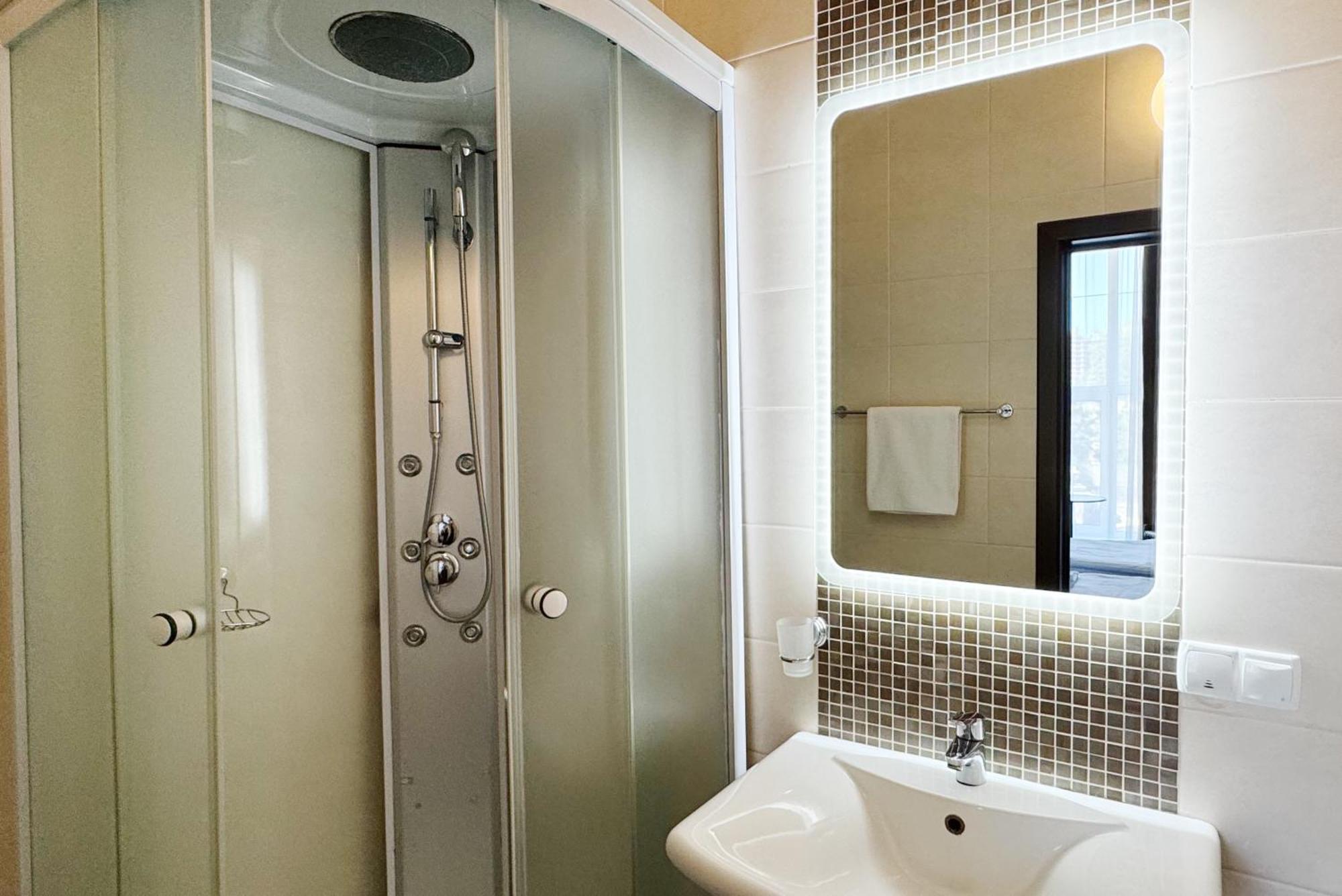 Shelter Hotel Kiev Buitenkant foto